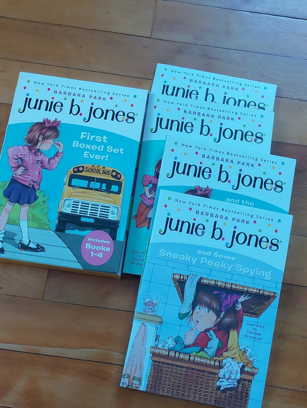 💚3/$30 Junie B. Jones First Boxed Set Ever! Books 1-4